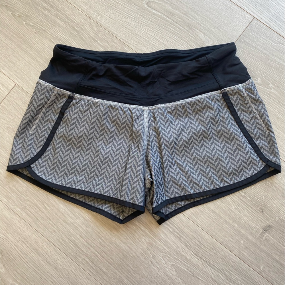 Lululemon Women's Black and Gray Shorts